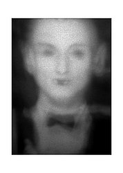 ragazzo con cravattino nero.jpg