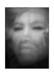 ritratto donna occhi obliqui.jpg