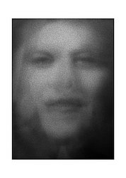 ritratto donna seria.jpg