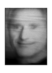 ritratto uomo obliquo con striature.jpg