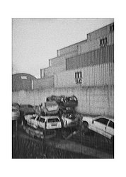 container e auto demolite.jpg